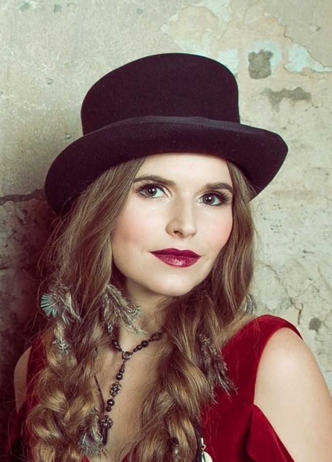 Евгения Рыбакова и группа «Обними Кита»